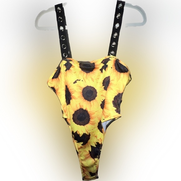 NWOT Sunflower Print Grommet Eyelet Teddy Bodysuit Sunflower 🌻 size M - Picture 4 of 7